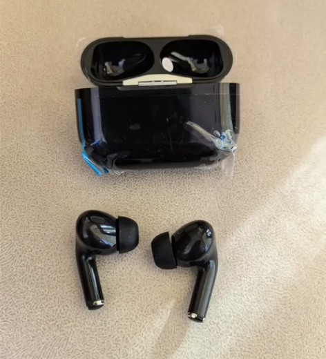 运动蓝牙耳机，音质非常好，壹佰多买的 感兴...