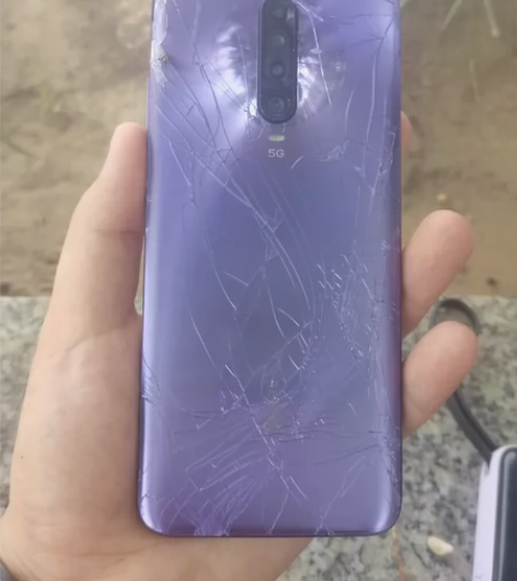 红米 k30 5g充电有振动 屏幕坏了被拆...