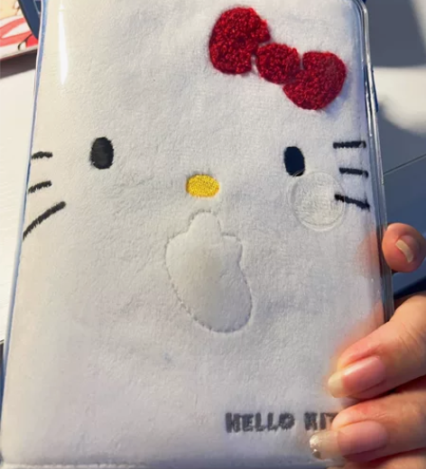 出一本kinbor和hello kitty...