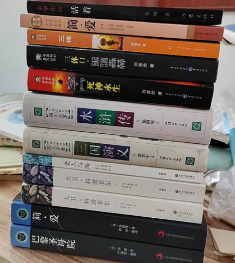 后两本是中英版的，最后，那本巴黎圣母院没看...