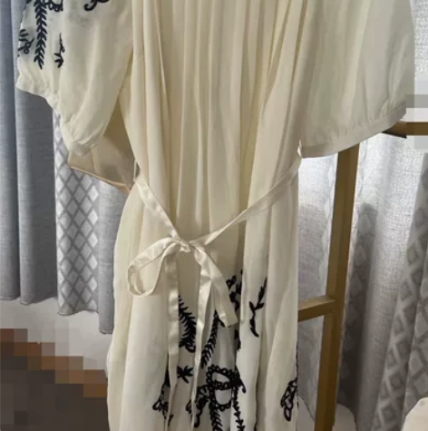 雪纺刺绣仙女裙，实体店购买，实物米白色，图...