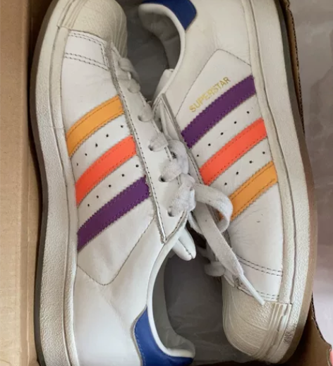 阿迪达斯板鞋付邮送 感兴趣的话点“我想要”...