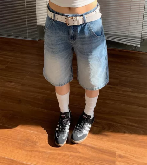 GIRLSFOOD 复古水洗浅蓝色牛仔中裤...