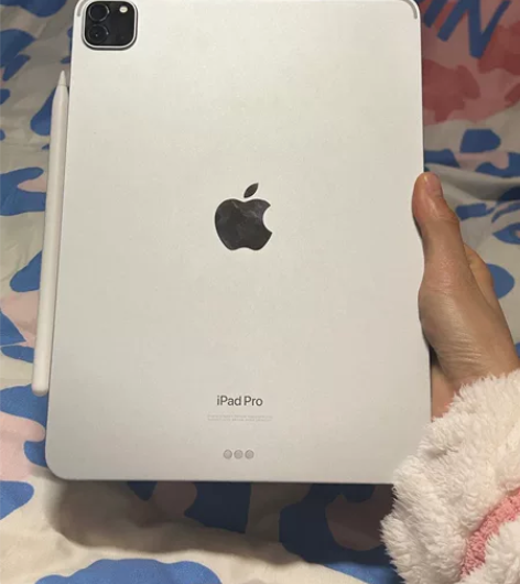考完研不用了！女生送笔出iPad Air4...