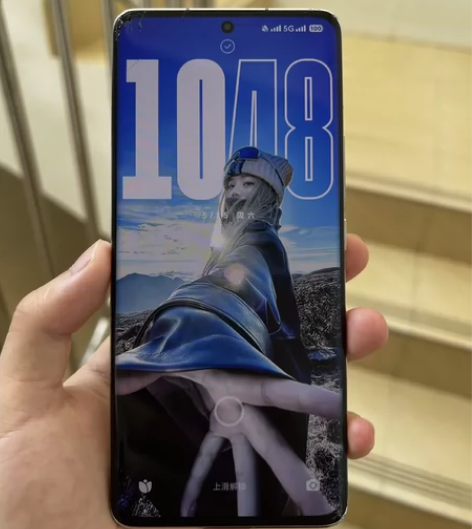 小米13pro配色陶瓷绿，裸机手感无敌，由...