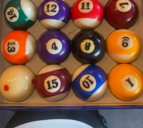 99.99包邮一盒台球 有4盒图片实物拍摄...