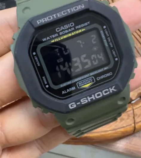 卡西欧dw5610su 成色如图，轻微使用...