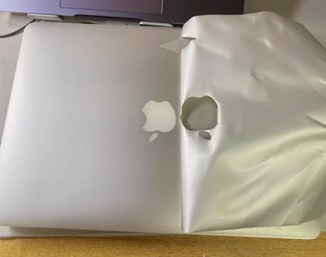 一手Macbook Air,刚撕贴膜,无卡...