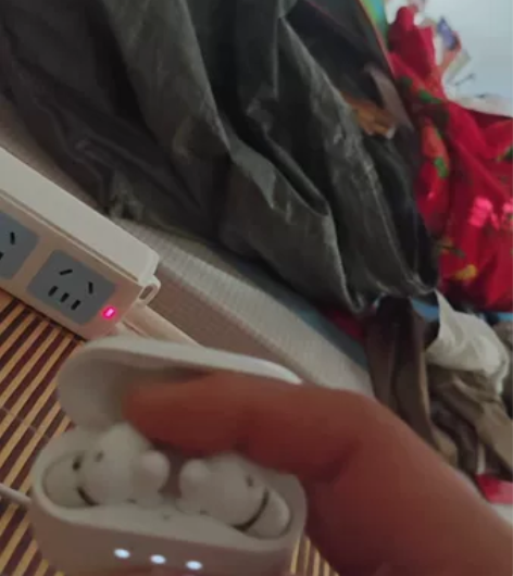 漫步者nb3耳机，白色，右耳充不上电，连接...