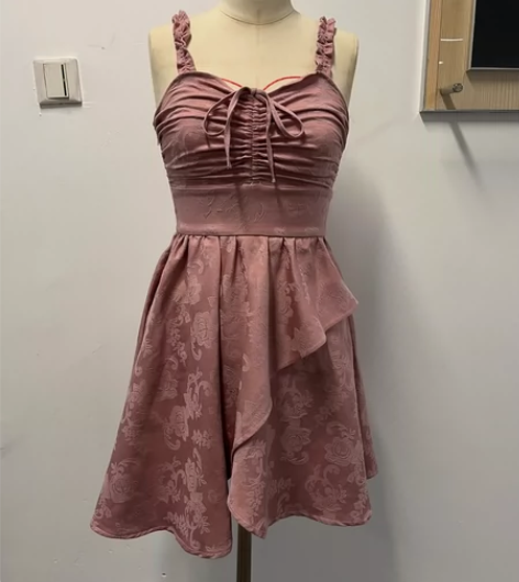 服装设计，立裁制作，出售款式图，过程图，白...