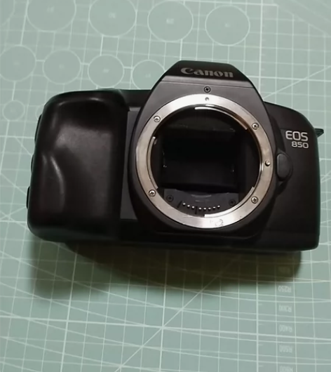 佳能EOS 850单反胶片相机。机身外观整...