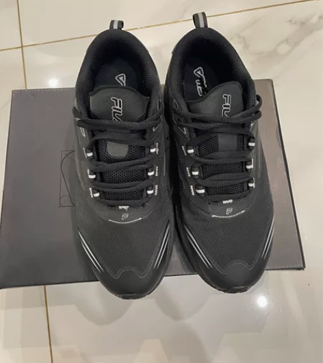 出斐乐鞋 尺码买小了点 穿了两次 感兴趣的...