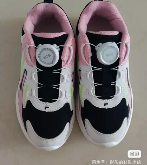 30码斐乐童鞋，纽扣鞋，女孩子穿的，鞋挺新...