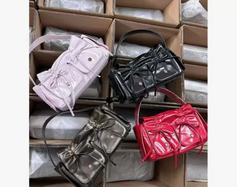 ?韩版褶皱抽绳蝴蝶结多口袋单肩斜跨包202...