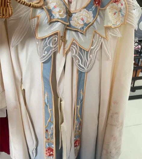 汉服店不开了  90一件  五件汉服打包卖...