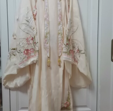 打包出这个链接直拍即可。 玉术花团酥汉服一...