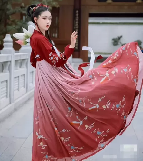 汉服一套 艺缕家的尺码：l标价不包邮出状态...