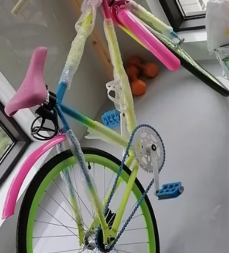 死飞自行车活胎倒刹，质量很轻，送挡泥瓦、车...