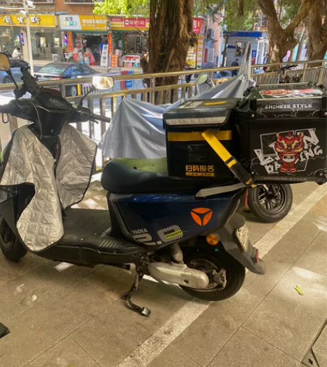 雅迪欧俊，刚好买了一年多一个月，跑外卖这车...
