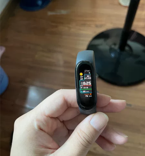 小米手环5标准版 两年前参加婚礼当伴郎给的...