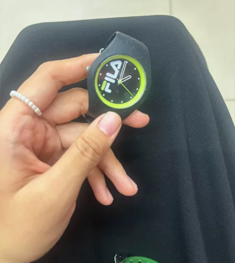 两个手表29.9，斐乐需要换电池 感兴趣的...