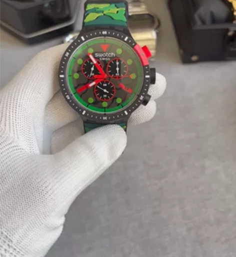 全新库存就一块 SWATCH三眼多功能系列...