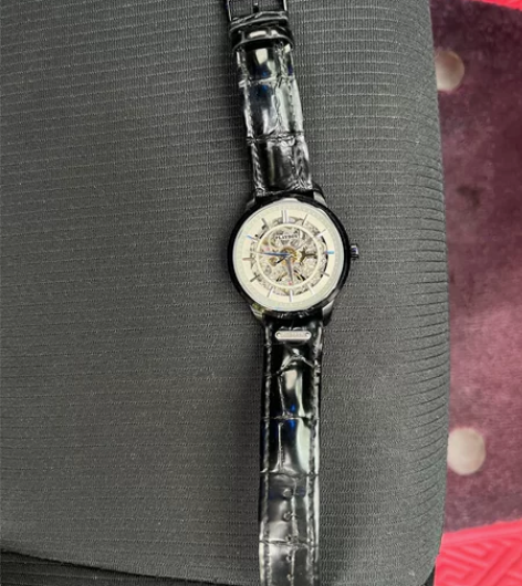 出花花公子机械手表     忘了买来多长时...
