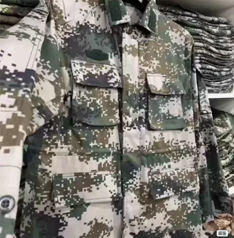 二手工作服迷彩套装8成新，价格便宜，一分价...