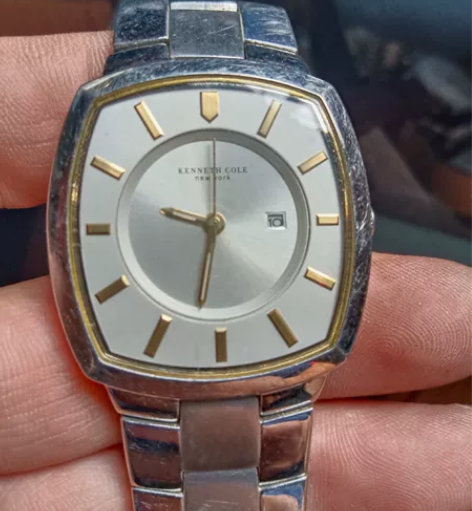 罗西尼石英表走时精准，不退不换。超薄。 感...