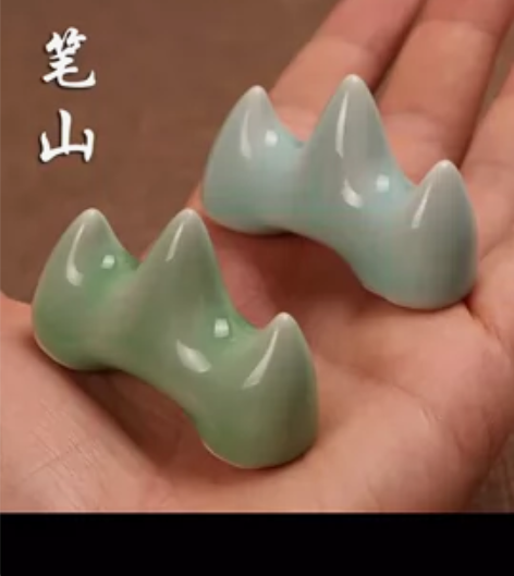 #书法绘画用品 龙泉青花瓷笔搁毛笔笔山陶瓷...