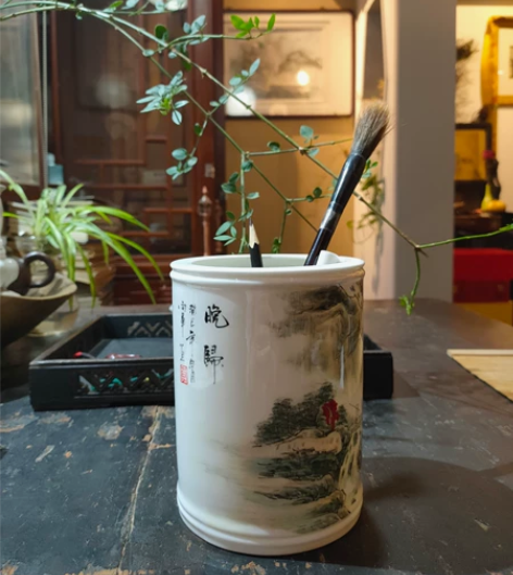 手绘艺术骨瓷  笔筒  画了很有意境，可用...