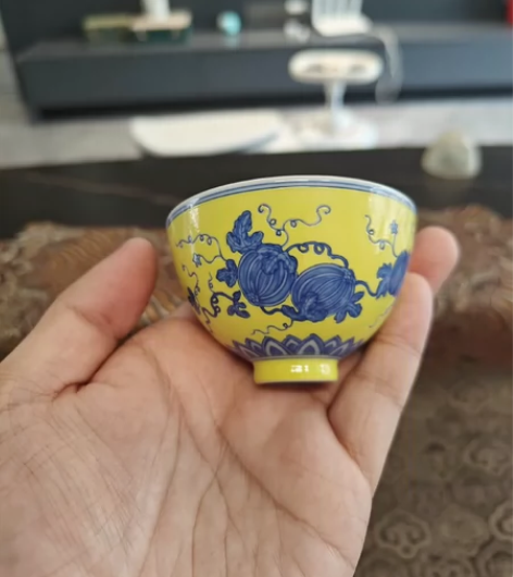 居窑，乾元居， 雍正仿明，黄地西瓜鸡心杯 ...