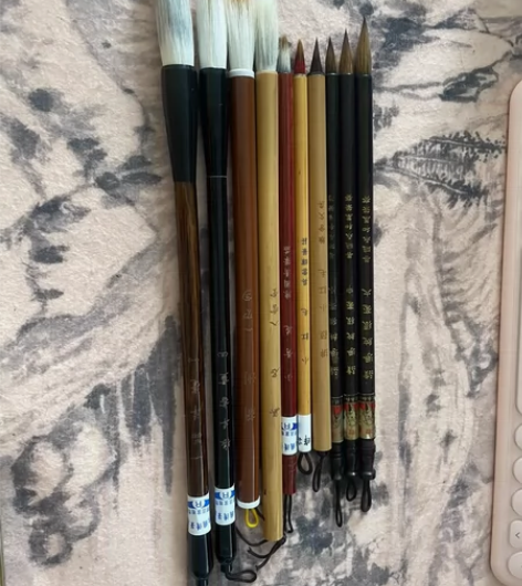 出毛笔，基本没用过几次，对书法感兴趣就买了...