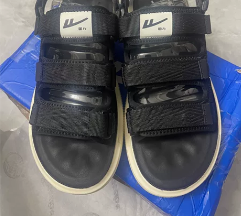 全新回力沙滩鞋40码，吊牌都在，只是在家试...