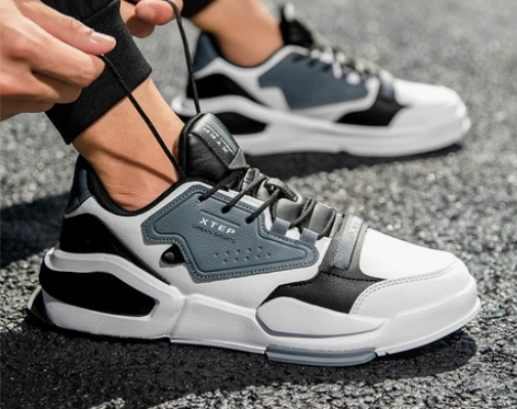 ?特步板鞋男鞋夏季男士休闲鞋春秋新款学生运...