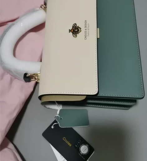 蔻一  全新，白?绿，小方包，可以手提可以...