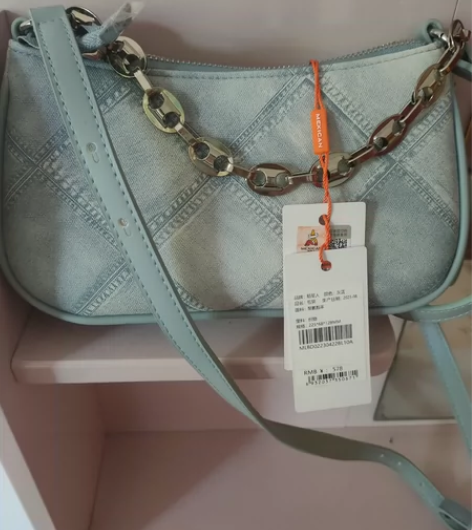 【全新】稻草人女包斜挎单肩包外出通勤四季款...