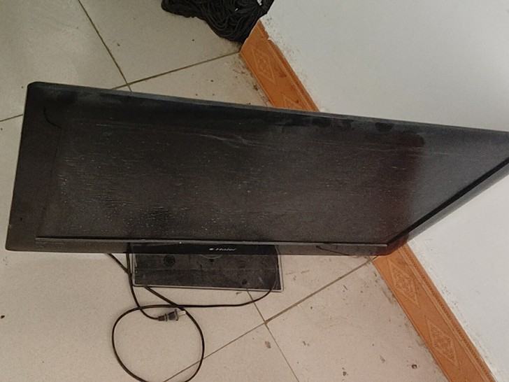 海尔LE32T3配件          拆...