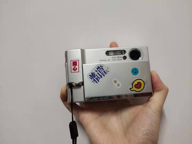 索尼T30，微瑕疵（屏幕有黑线），不影响使...