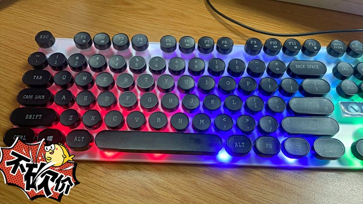 【好货特价】朋克键帽发光键盘机械手感防水悬...