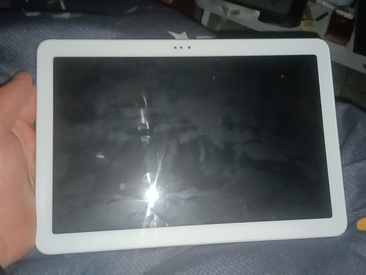 海信e22闲置了很久基本用不到所以转手机子...