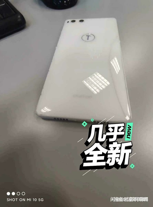 坚果白色，6+128版本。中框有多处磕碰，...