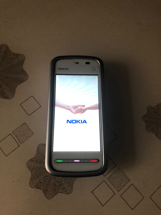 诺基亚5230手机，带原装充电器，带电池，...