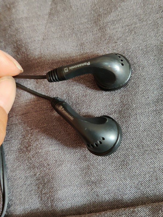 松下耳机，声音正常，线适中不软不硬，有问题...