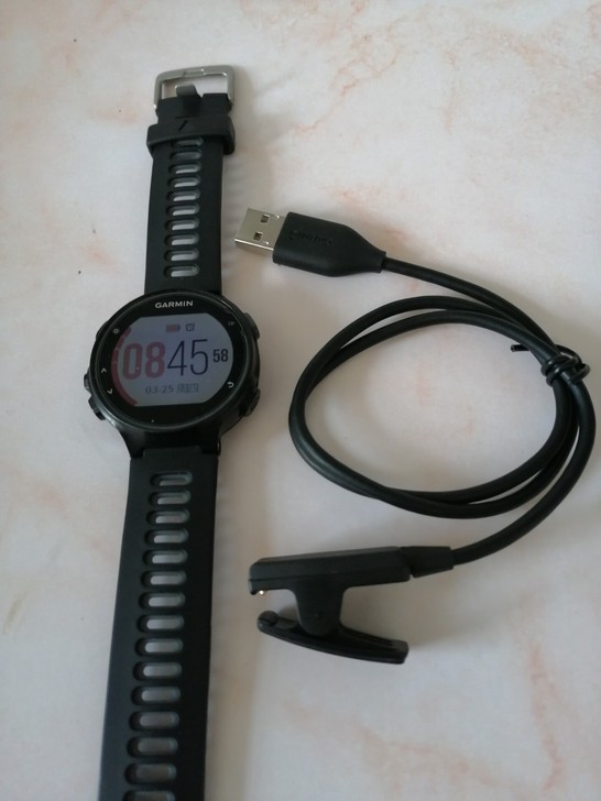 佳明735xT中文版智能手表，9成新，后盖...