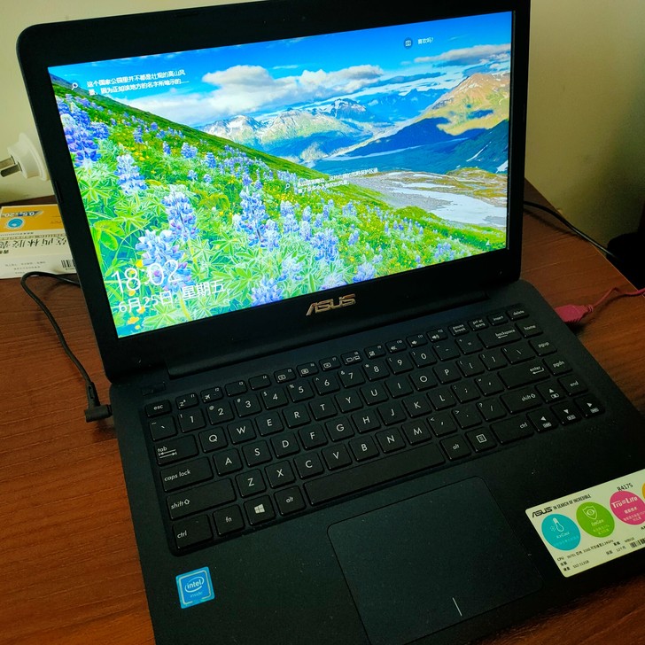 家用笔记本电脑，华硕