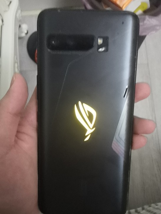 华硕rog3，12十256，手机后面摄像头...