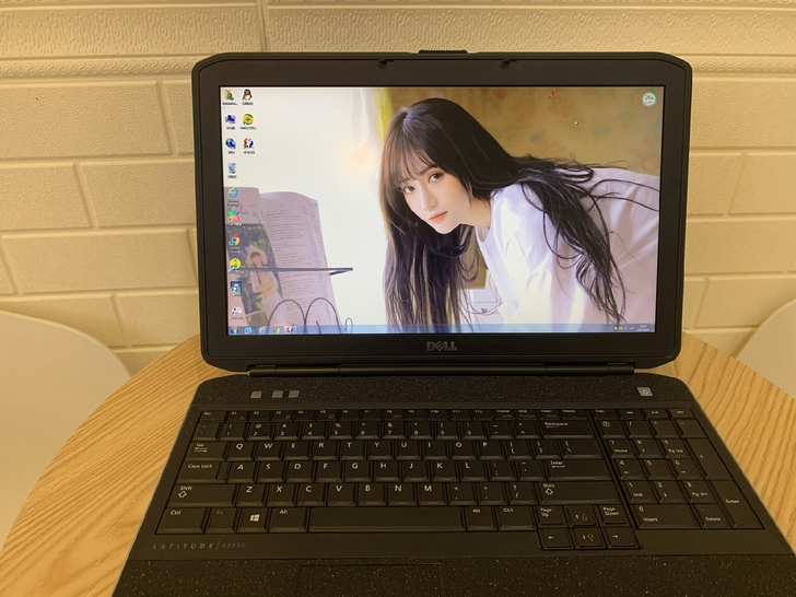 i7戴尔笔记本电脑 成色嘎嘎新 15寸 四...