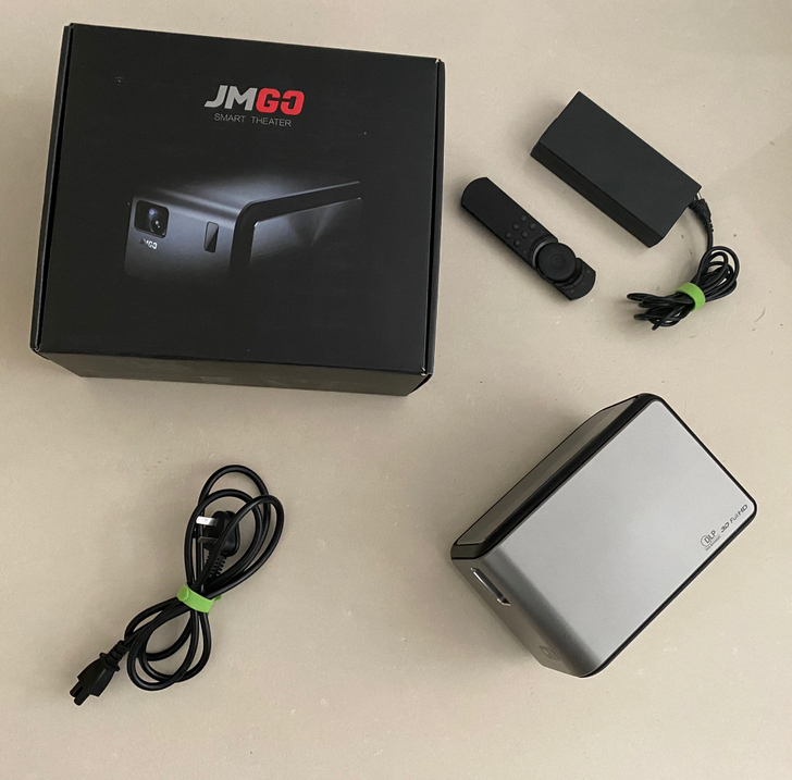 坚果 J6 智能投影仪