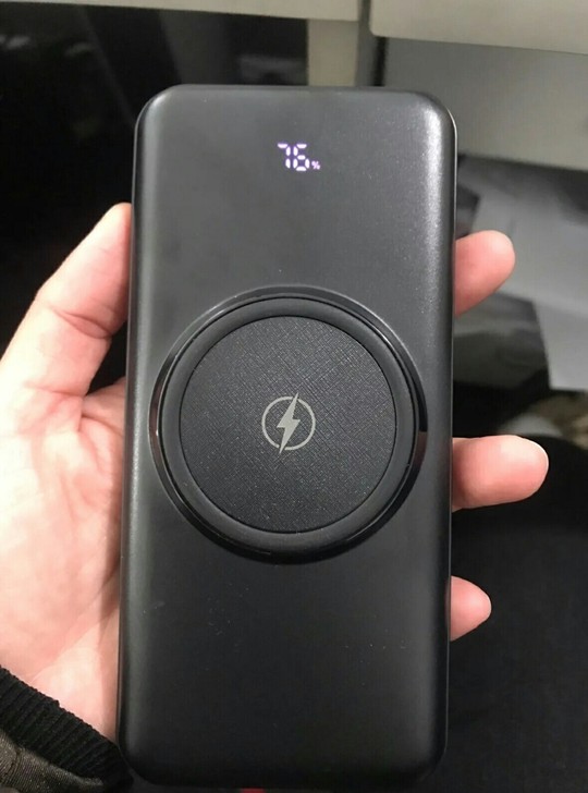 外贸积压货全新充电宝10000毫安自带四线...